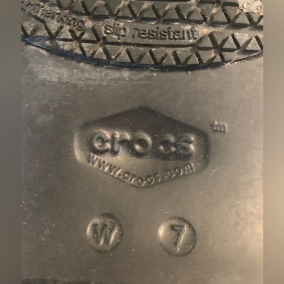 Crocs Women's Size 7 Multicolor Tie Dye Clog Shoes Slip Resistant - Picture 10 of 10